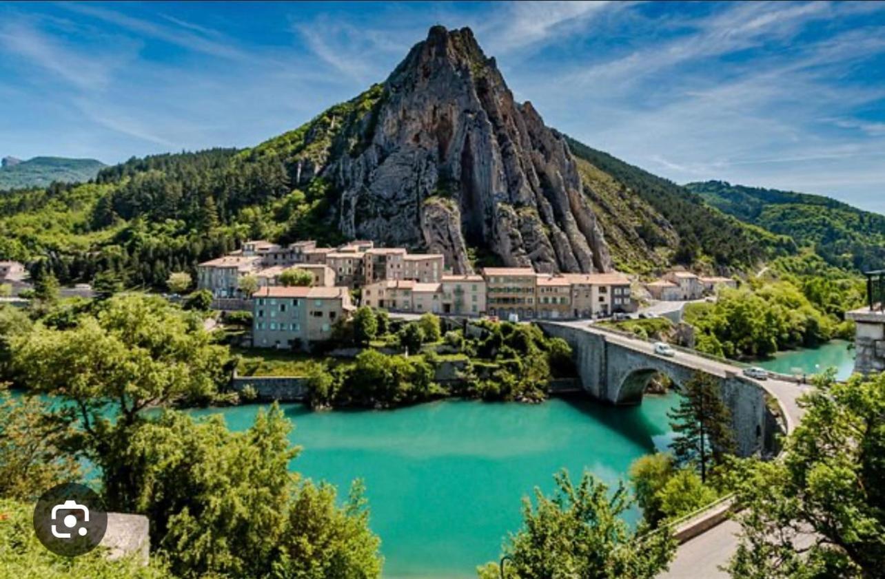 Tour De Babel Apartment Sisteron Luaran gambar